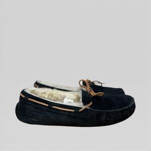 UGG Dakota Black Suede Moccasin Slippers Shearling Lined Women’s 9